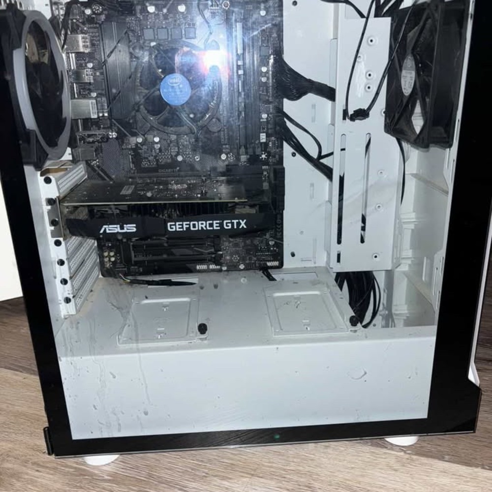 ASUS GeForce GTX Gaming Tower - Black and White Nvidia Geforce 1650 i3-10100 8GB